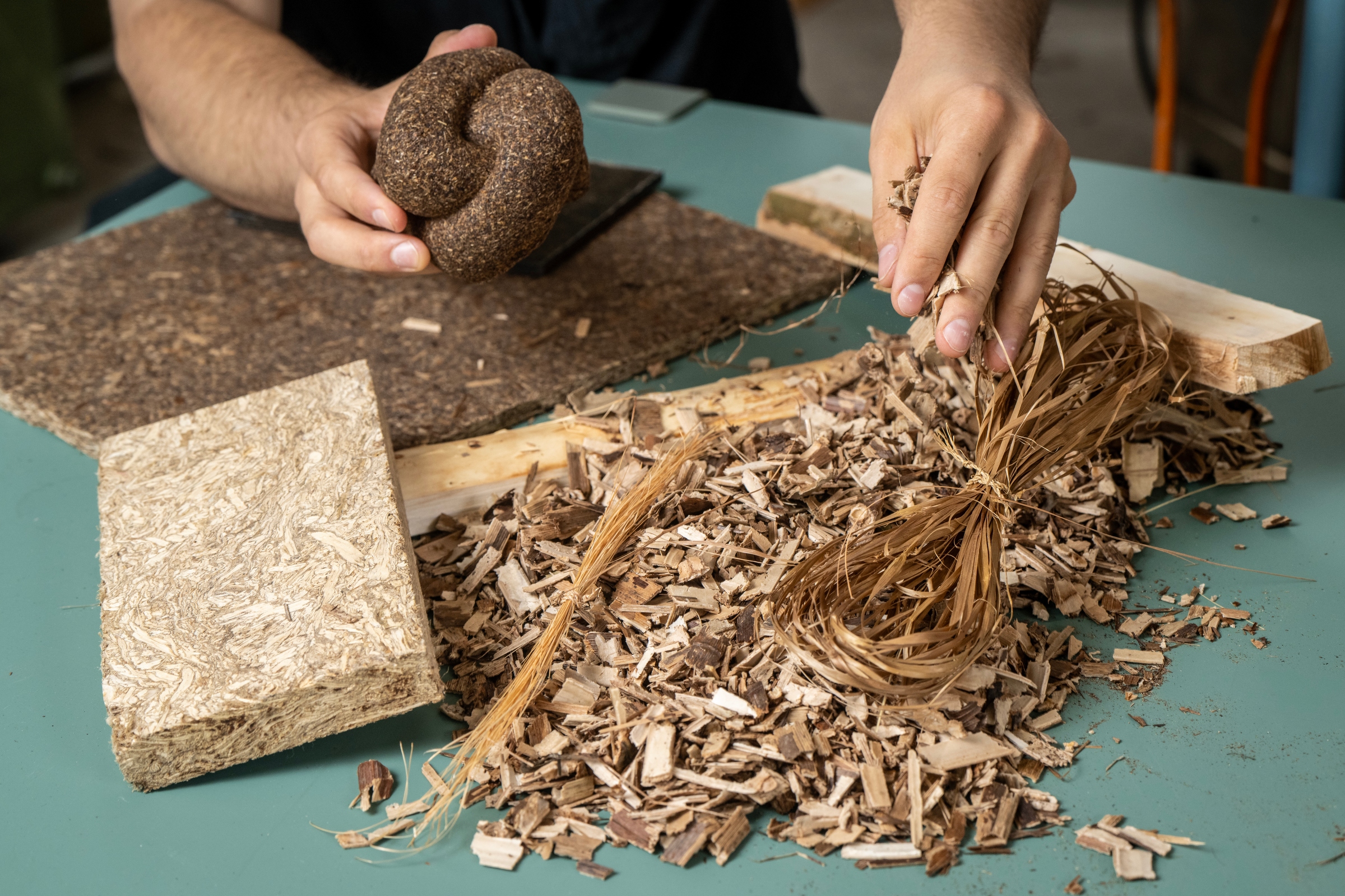 Grondstoffen en tests van Why Knot Design. 